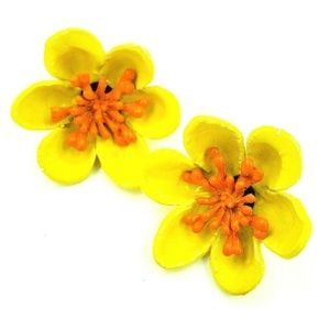 VTG Yellow Orange Plastic Flower Clip On Earrings